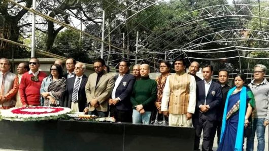 বঙ্গবন্ধুর প্রতিকৃতিতে জাতীয় প্রেস ক্লাবের নতুন কমিটির শ্রদ্ধা নিবেদন
