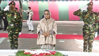 টুঙ্গিপাড়ায় প্রধানমন্ত্রী : জাতির পিতার সমাধিতে শ্রদ্ধা নিবেদন