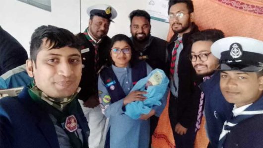 মেট্রোরেল স্টেশনে ছেলের জন্ম দিলেন সোনিয়া