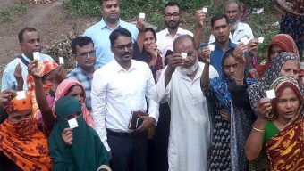 মণিরামপুরে সুবিধাভোগীরা লটারির মাধ্যমে বেছে নিলেন নতুন ঘর