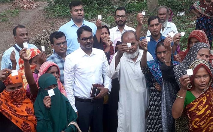 মণিরামপুরে সুবিধাভোগীরা লটারির মাধ্যমে বেছে নিলেন নতুন ঘর