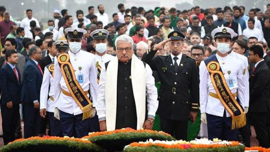 জাতীয় স্মৃতিসৌধ ও জাতির পিতার প্রতিকৃতিতে ডেপুটি স্পিকারের শ্রদ্ধা