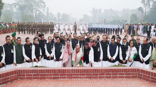 মুক্তিযুদ্ধে শহীদদের প্রতি রাষ্ট্রপতি ও প্রধানমন্ত্রীর শ্রদ্ধা নিবেদন