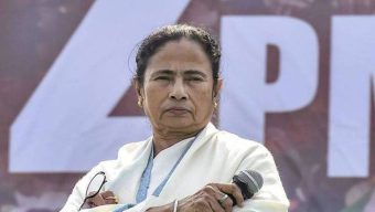 বিদেশে গিয়ে সবার প্রথমেই বাংলাদেশিদের খুঁজতেন মমতা ব্যানার্জি