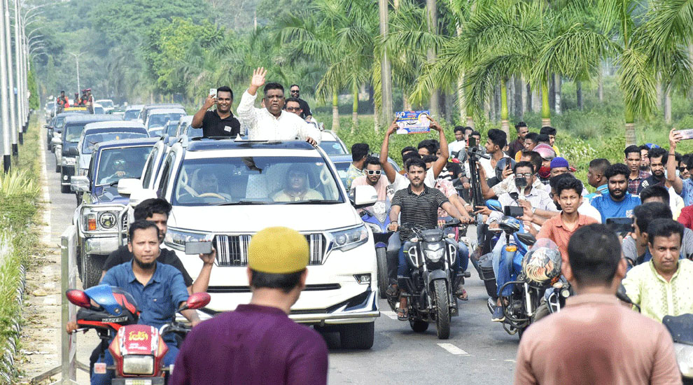 সিলেট ফিরলেন আনোয়ারুজ্জামান