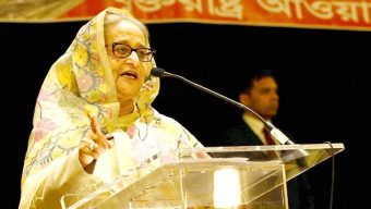 প্রধানমন্ত্রীর আহ্বানে সাড়া না দিয়ে ঘটনাস্থল ত্যাগ করলেন বিক্ষোভকারীরা