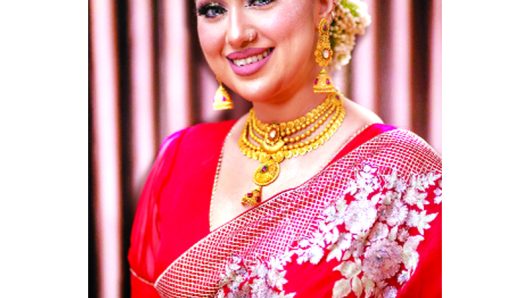 হঠাৎ কেন আমেরিকায় অপু বিশ্বাস?