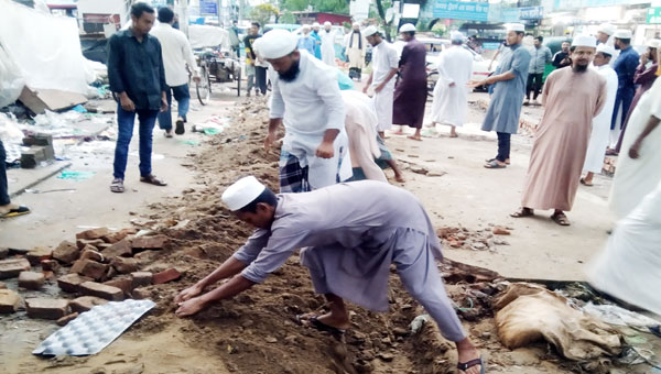 বিশ্বনাথে রাস্তার কাজ করতে দেবেনা মাদ্রাসা কর্তৃপক্ষ