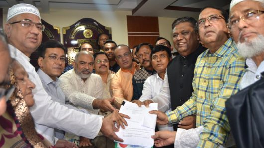 আওয়ামী লীগের মেয়র প্রার্থী আনোয়ারুজ্জামান চৌধুরী মনোনয়নপত্র দাখিল