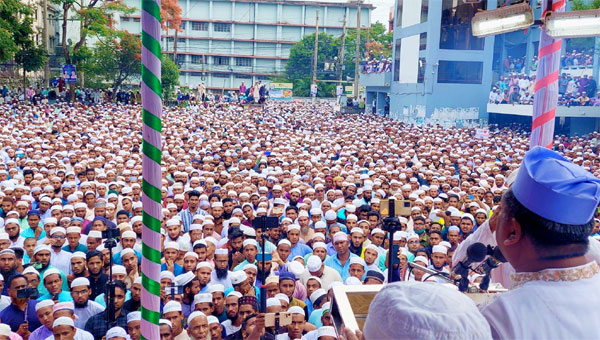 ‘নবীর পরে নবী নাই, সংসদে আইন চাই