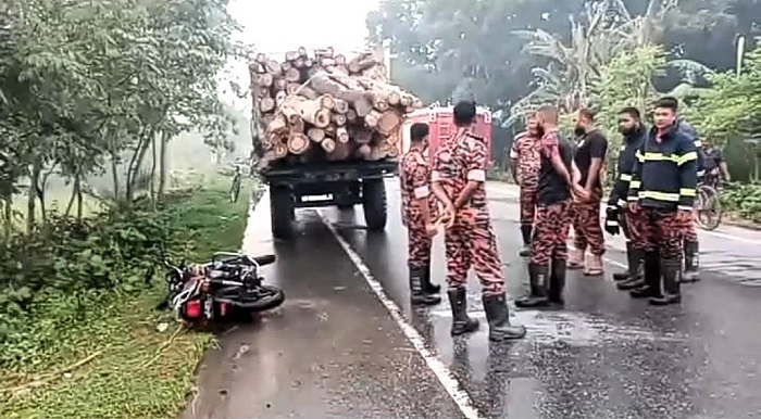 জানাজায় যাওয়ার পথে সড়কে প্রাণ গেল বাবা-ছেলেসহ ৩ জনের