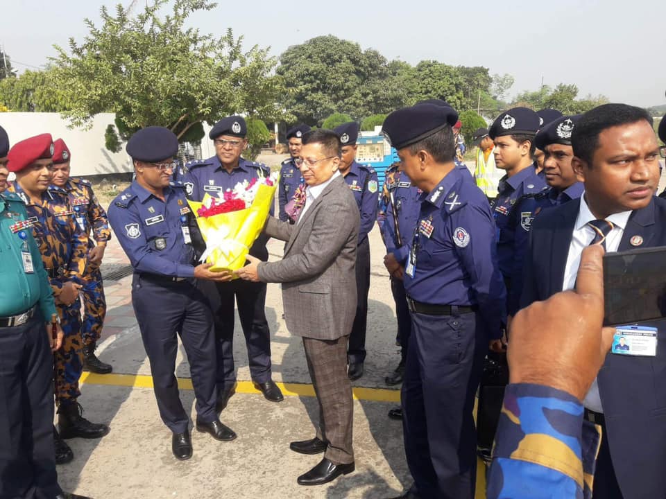 রাজশাহীতে আইজিপিকে ফুলেল শুভেচ্ছা