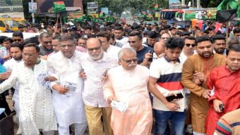 প্রতীক পেয়ে প্রচারণায় আনোয়ারুজ্জামান চৌধুরী