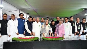 ছয় দফা দিবস উপলক্ষে বঙ্গবন্ধুর প্রতিকৃতিতে আওয়ামী লীগসহ বিভিন্ন সংগঠনের শ্রদ্ধা