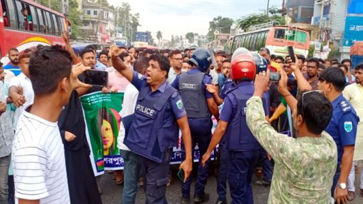 বগুড়ায় পুলিশি বাধা উপেক্ষা করে বিএনপির মিছিল
