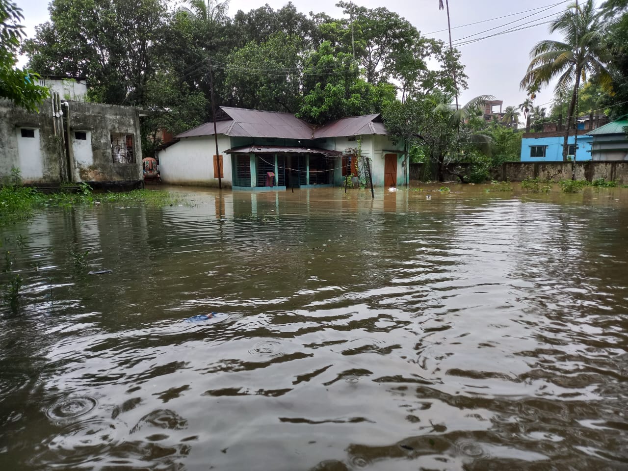 অতিবৃষ্টি জলাবদ্ধতায় ভোগান্তিতে সিলেট নগরবাসী