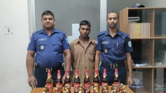 সিলেট জেলার কোম্পানীগঞ্জ থানা পুলিশ কর্তৃক ৩৮ বোতল মদসহ গ্রেফতার ০১