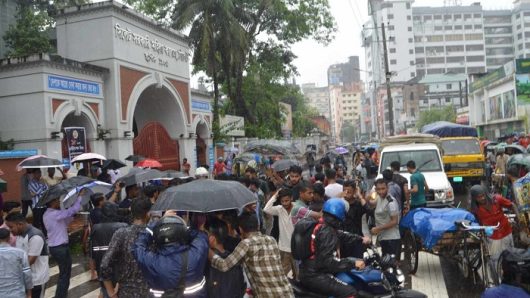এইচএসসি পরীক্ষা পেছানোর দাবিতে সিলেটেও শিক্ষার্থীদের বিক্ষোভ