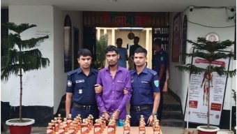কানাইঘাট থানা পুলিশের বিশেষ অভিযানে কুখ্যাত মাদক ব্যবসায়ী মখলিছ ভারতীয় মদসহ আটক