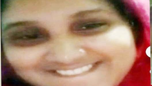 পরকিয়া সম্পর্কের জের: প্রবাসী স্বামীর সব নিয়ে স্ত্রী সুমি উদাও