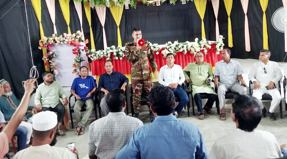 আইন-শৃঙ্খলা পরিস্থিতি স্বাভাবিক রাখতে সেনা কর্মকর্তার মতবিনিময়