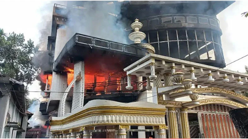 লালমনিরহাটে পুড়িয়ে দেওয়া ভবনে ৬ শিক্ষার্থীর লাশ