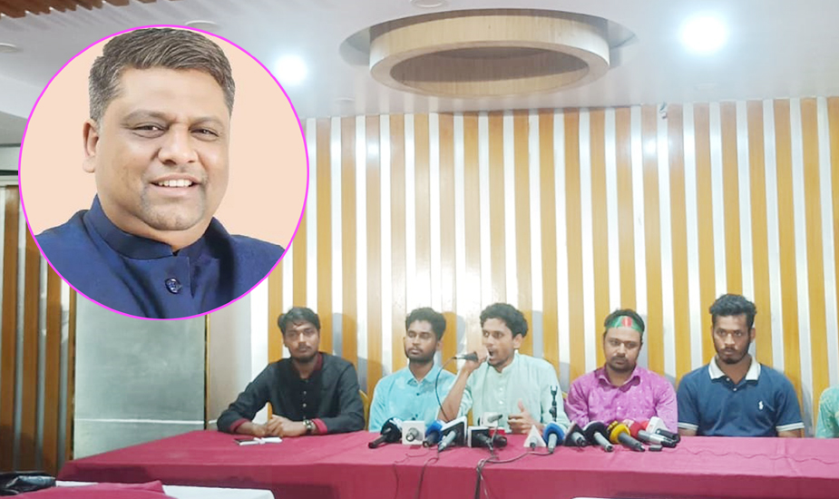 শিক্ষার্থীদের ২৪ ঘণ্টার আল্টিমেটাম, মেয়র আনোরুজ্জামান পদত্যাগ না করলে নগরভবন ঘেরাও!