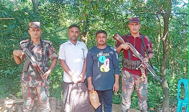 ভারতে পালানোর চেষ্টাকালে আ ট ক গোপালগঞ্জের দুই যুবক