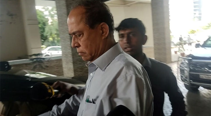 পদত্যাগ কবে করবেন?