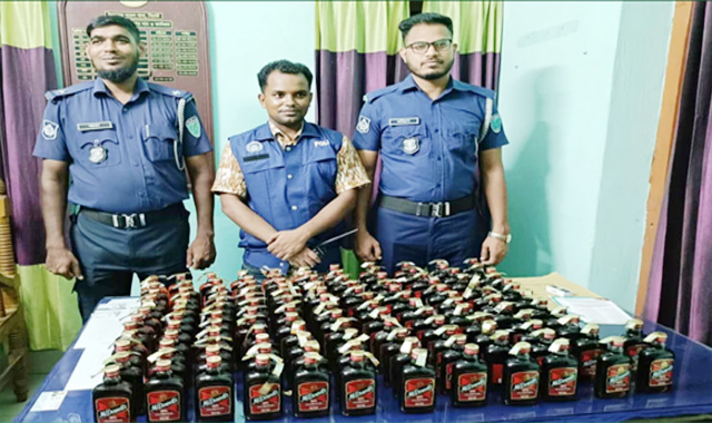 চোরাই চিনিসহ ভারতীয় মদ জব্দ করেছে পুলিশ,নেই আটক !