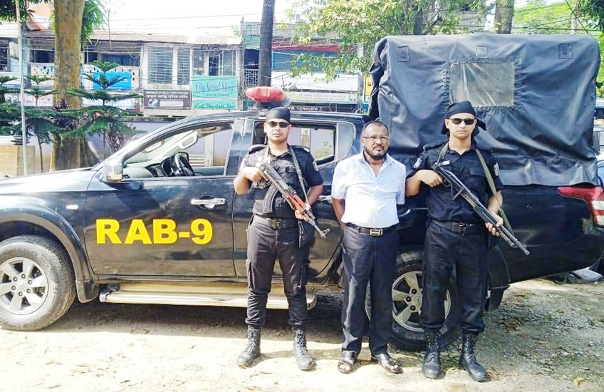 মামলার আসামি আওয়ামী লীগ নেতাকে গ্রে ফ তা র