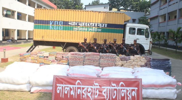 সোয়া তিন কোটি টাকার ভারতীয় পোশাকসহ করতোয়া কুরিয়ার সার্ভিসের কাভার্ডভ্যান জব্দ