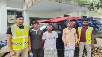 ছাতকে ৩ হাজার কেজি ভারতীয় চিনিসহ ৩ জনকে আটক করেছে পুলিশ
