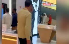দেশ ছাড়ার পর আমিরাতের শপিং সেন্টারে শামীম ওসমান