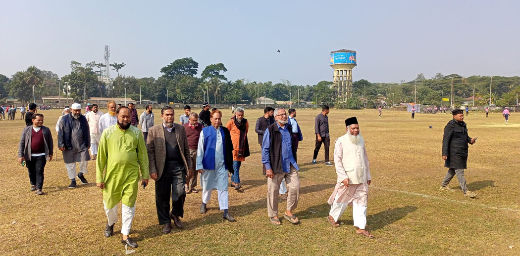 আনজুমান নেতৃবৃন্দ ও সিসিক কর্মকর্তাদের এমসি মাঠ পরিদর্শন