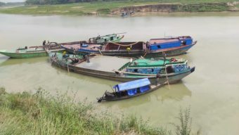 চেঙ্গের খাল নদীর দুমখাল নামক স্থান থেকে বালু লুটপাটের অভিযোগ