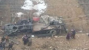 ট্রাক রাস্তা থেকে ছিটকে খাদে পড়ে যাওয়ার পরে ভারতের তিন সেনার মৃত্যু
