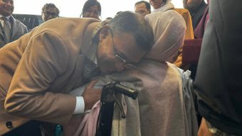 মায়ের দেখা পেয়ে তাকে জড়িয়ে ধরেন তারেক রহমান