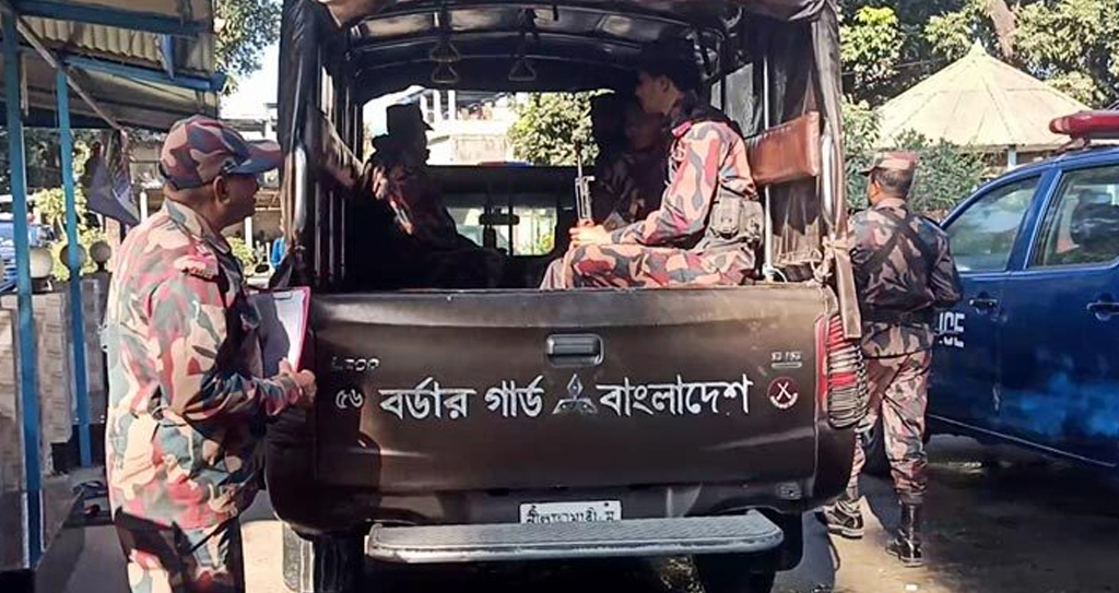 এক কৃষককে ধরে নিয়ে যাওয়ার সাড়ে ৫ ঘণ্টা পর ফেরত দিয়েছে বিএসএফ
