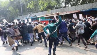 মাদ্রাসা শিক্ষকদের লাঠিপেটা করেছে পুলিশ