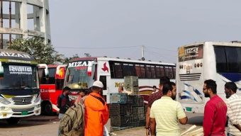 মহাসড়কে চলছে অনির্দিষ্টকালের জন্য বাস ধর্মঘট