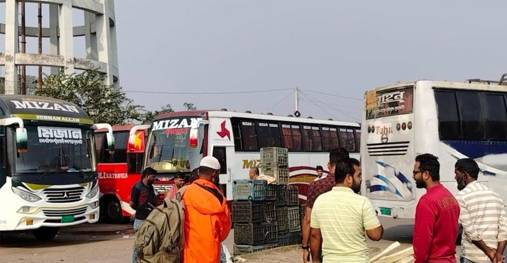 মহাসড়কে চলছে অনির্দিষ্টকালের জন্য বাস ধর্মঘট