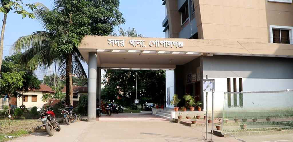 গোপালগঞ্জ পৌর স্বেচ্ছাসেবক লীগের সাধারণ সম্পাদকসহ ৪ জনকে গ্রে প্তা র