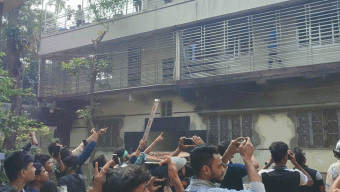 আওয়ামী লীগের সাধারণ সম্পাদক ওবায়দুল কাদেরের বাড়িতে ভাঙচুর