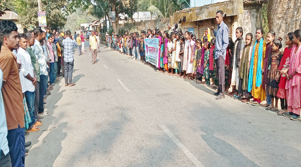 কমলগঞ্জ স্কুল ছাত্রী হত্যাকারীদের ফাঁসির দাবি জানিয়েছে শিক্ষার্থী ও চা শ্রমিক জনগোষ্ঠী