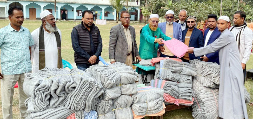 গোয়াইনঘাটে মাদ্রাসা শিক্ষার্থীদের হাকিম চৌধুরীর শীতবস্ত্র বিতরণ