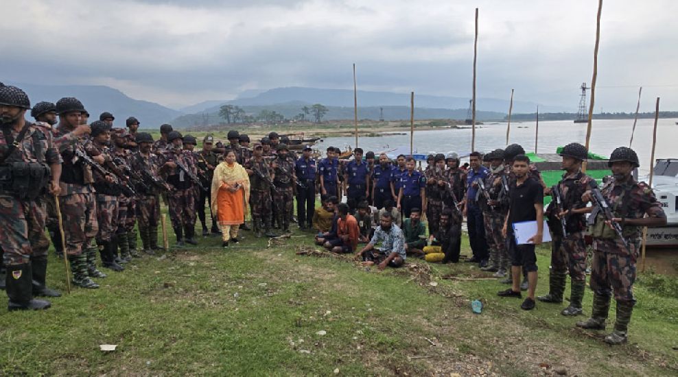 ভোলাগঞ্জ সাদাপাথর পর্যটন কেন্দ্র থেকে ১০ জনকে আটক
