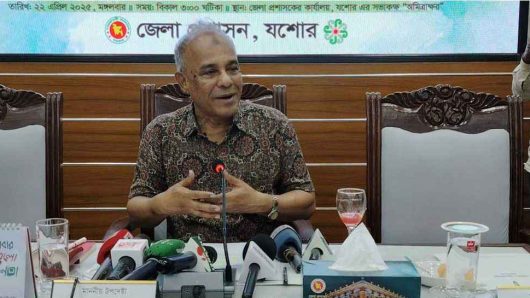 গণ-অভ্যুত্থানের সময় লুট হওয়া অস্ত্র উদ্ধারে কাজ করতে হবে -স্বরাষ্ট্র উপদেষ্টা
