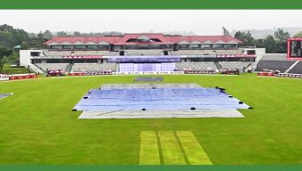 তৃতীয় দিনের প্রথম সেশন বৃষ্টিতে ভেসে গিয়েছে