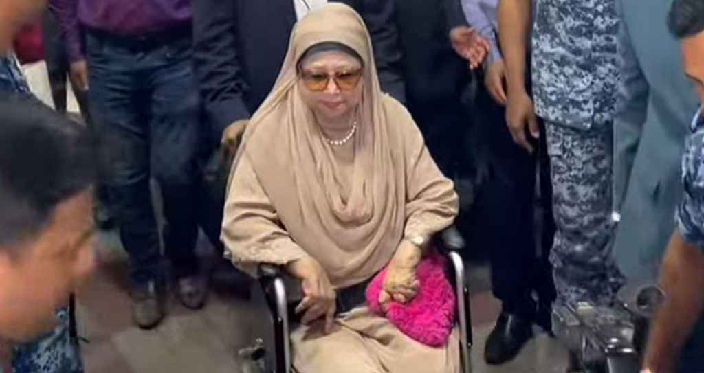 লন্ডনে চিকিৎসা নেওয়ার পর দেশে ফিরে দেশবাসীকে ধন্যবাদ ও কৃতজ্ঞতা জানিয়েছেন খালেদা জিয়া